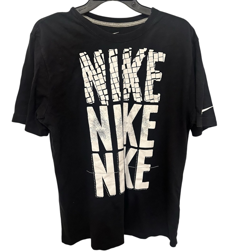 Nike Men's Black Graphic T-Shirt preowned size large